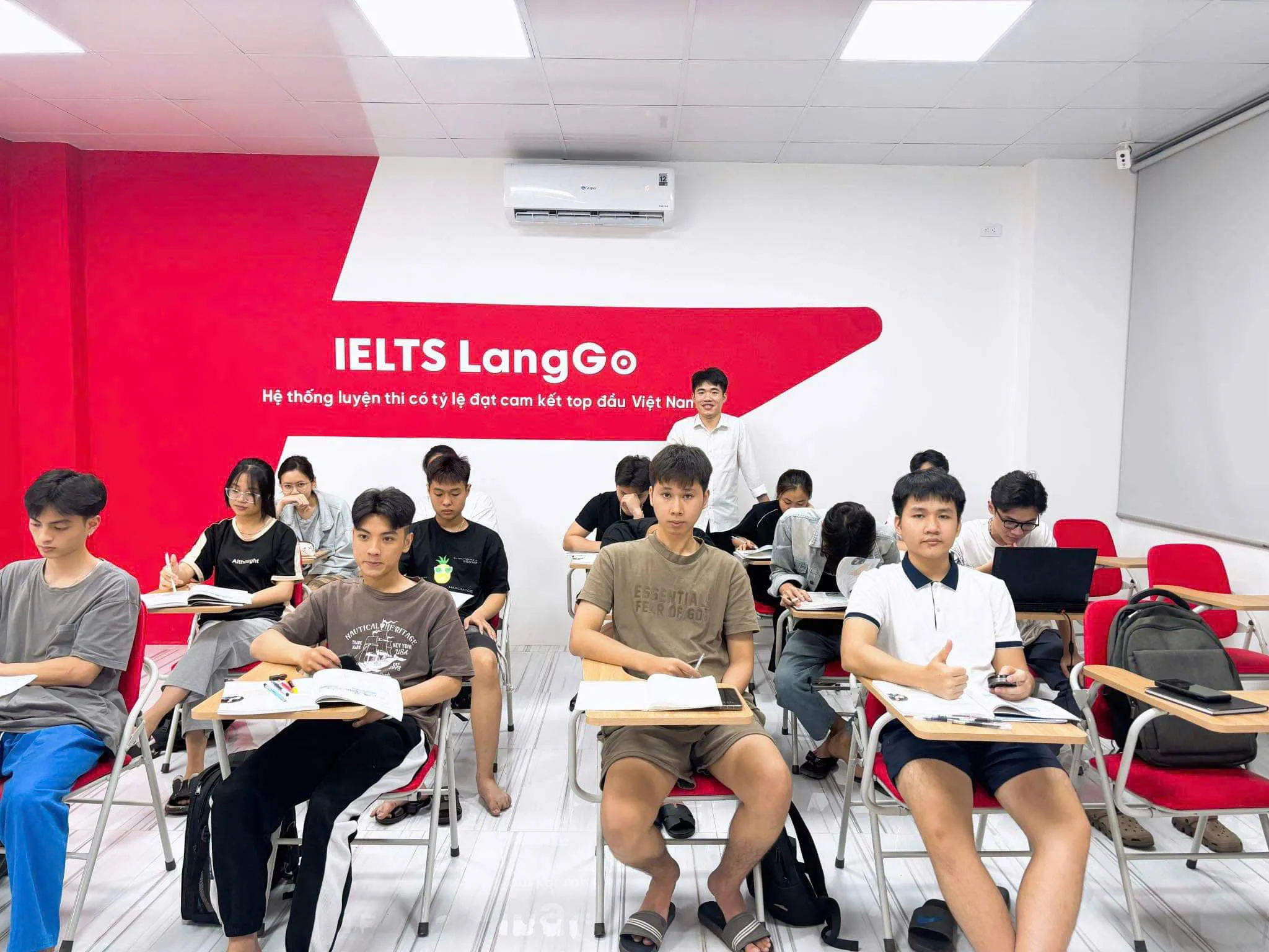 Lớp học IELTS LangGo