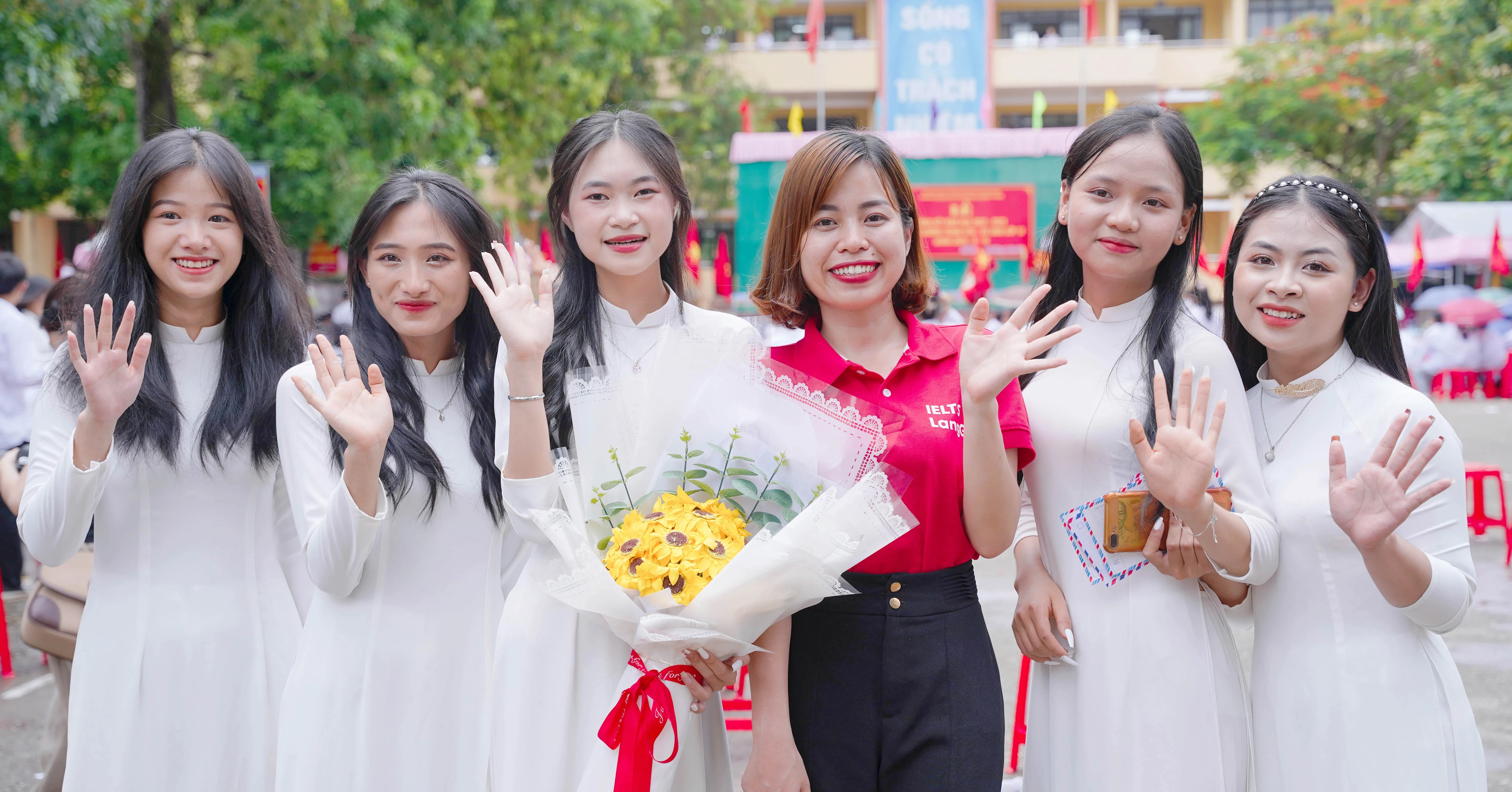 IELTS LangGo trao 176 suất học bổng cho học sinh trường THPT Lê Hồng Phong