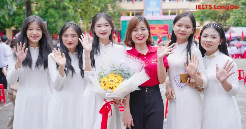 IELTS LangGo trao 176 suất học bổng cho học sinh trường THPT Lê Hồng Phong