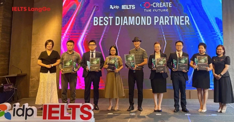 IELTS LangGo khẳng định uy tín thương hiệu với danh hiệu Đối tác Kim cương của IDP