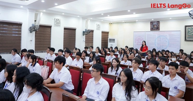 Học sinh THPT Yên Hòa tự tin bùng nổ cùng Unlock The IELTS 2025