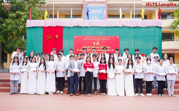 IELTS LangGo cùng anh Tony Dzung tham dự lễ tổng kết năm học trường THPT Lê Hồng Phong