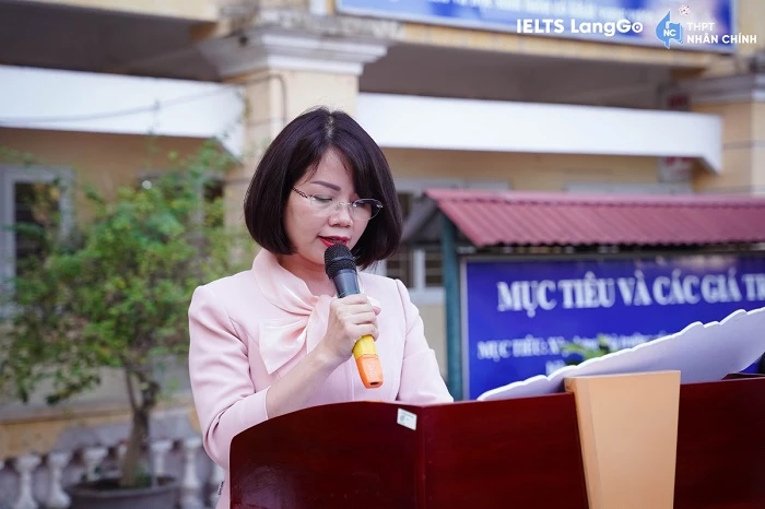 Cô Nguyễn Phương Lan - Phó hiệu trưởng nhà trường phát biểu mở đầu cuộc thi
