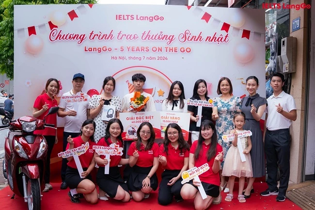 IELTS LangGo công bố và trao giải chương trình Mừng sinh nhật