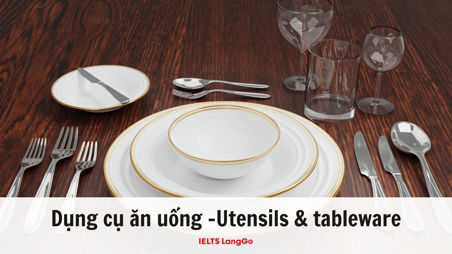 Dụng cụ ăn uống trong tiếng Anh là Utensils & tableware