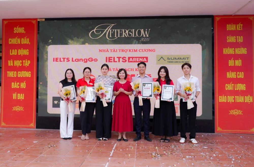 IELTS LangGo tự hào trở thành Nhà tài trợ Kim Cương 2 năm liền tại THPT Quang Trung
