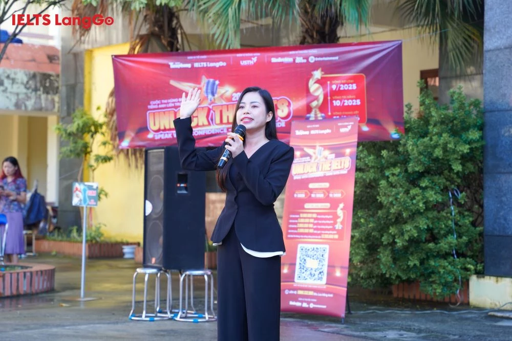 Cô Diệu Hoa - Co-founder kiêm Giám đốc sản phẩm của IELTS LangGo chia sẻ tại sự kiện