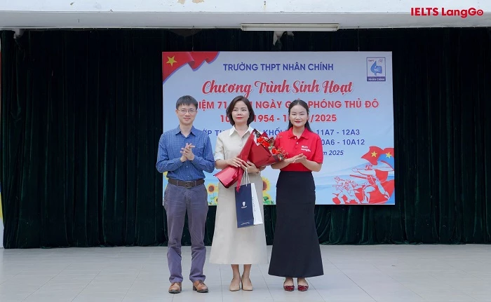 Nhà báo Nguyễn Tuấn Anh và chị Vũ Thị Hoa chia sẻ tại sự kiện