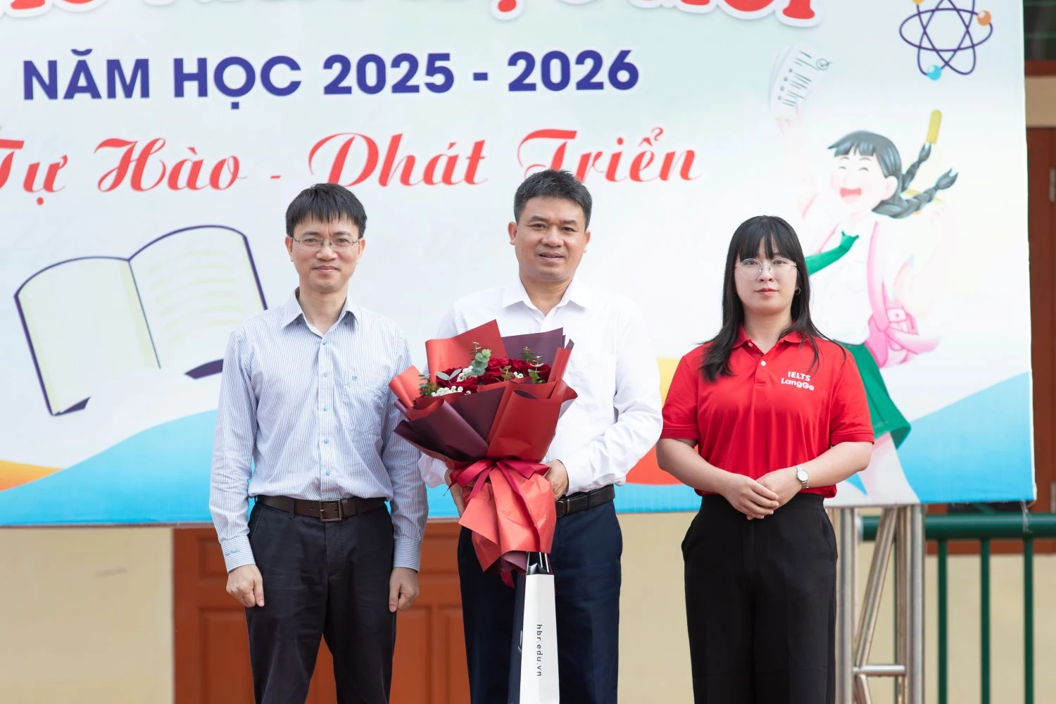 hầy Nguyễn Văn Hùng - Hiệu trưởng trường THPT Thanh Hà rất ủng hộ Unlock The IELTS 2025