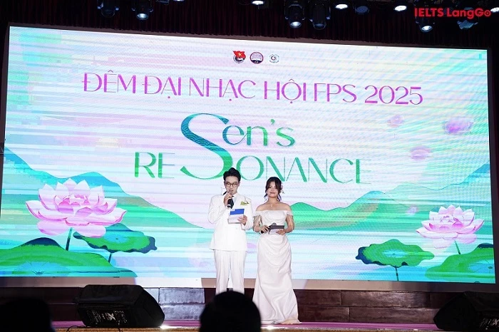 IELTS LangGo Nhà tài trợ vàng tại sự kiện chào tân sinh viên Khoa Chính trị học