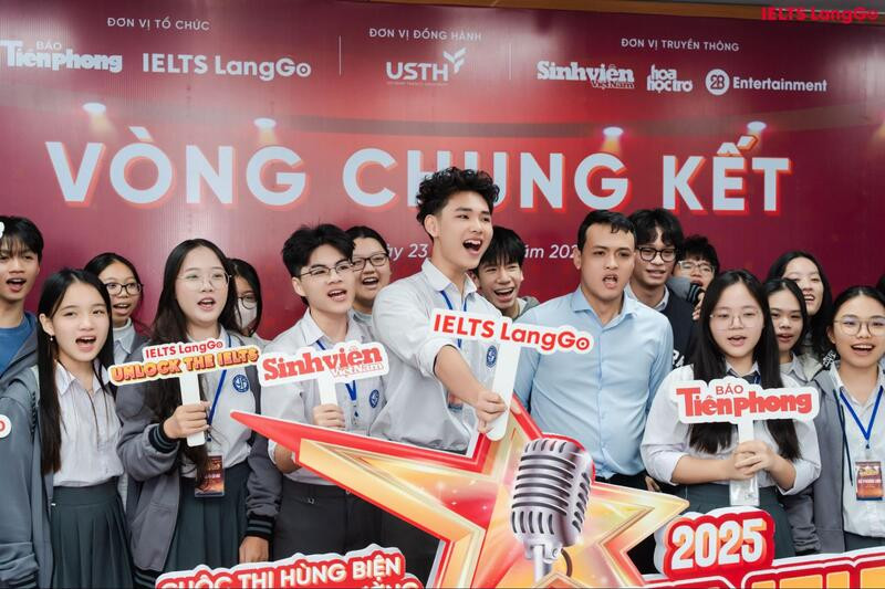 Những khẩu hiệu được hô vang, tiếp thêm nhiệt huyết cho các đội thi