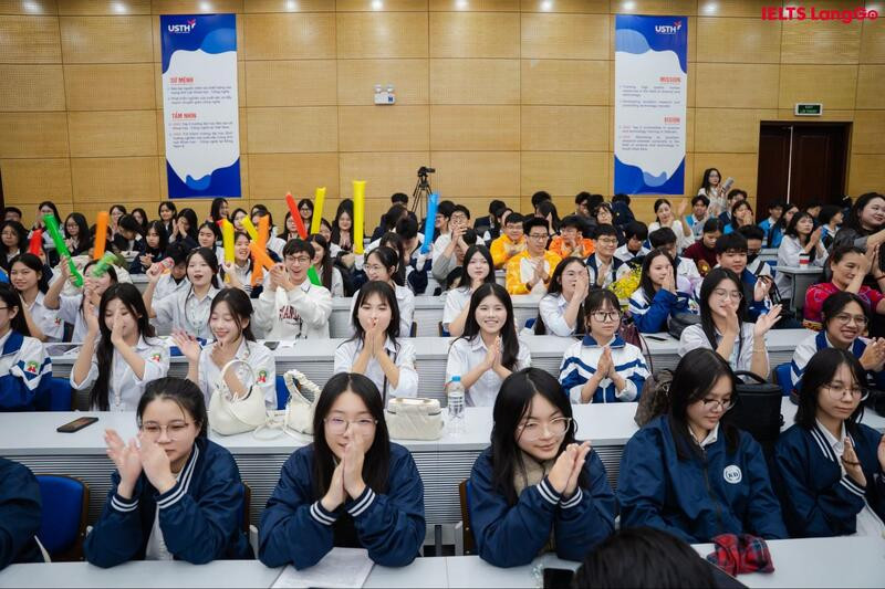 THPT Đoàn Kết - Hai Bà Trưng xuất hiện với đội cổ vũ đầy sự đầu tư