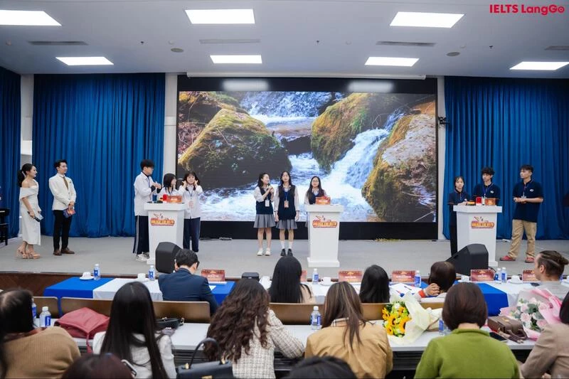 Đội THPT Hồng Quang trong phần trình bày thuyết phục và sinh động về đất nướcẢnh minh họa