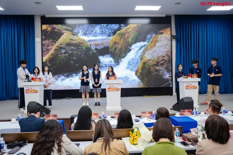 Ba đội thi trong Bảng C về chủ đề tự hào dân tộc