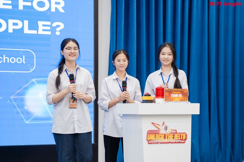 Các cô gái bé nhỏ nhưng thể hiện những ý tưởng sâu sắc và lớn lao