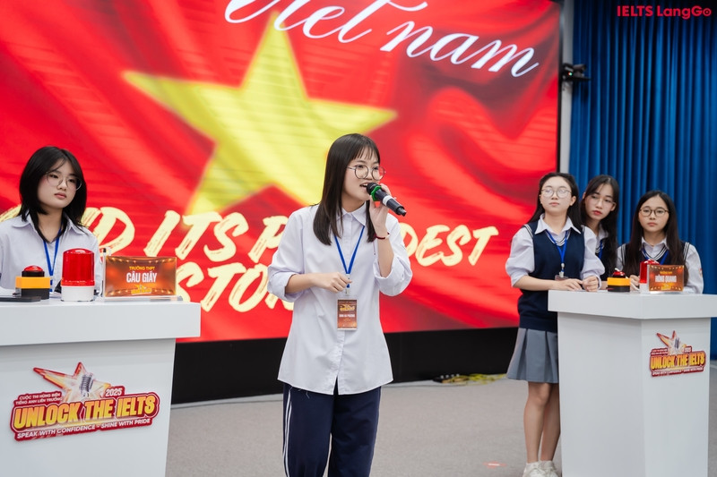 Đội THPT Cầu Giấy cũng có phần thể hiện rất hùng hồn, tự tin