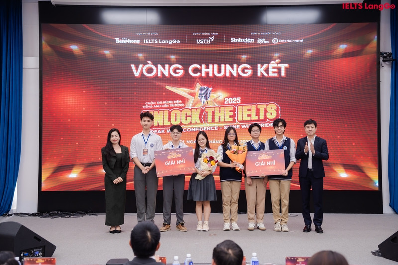 Các đội thi THPT Yên Hòa và THPT Nhân Chính đạt giải Nhì