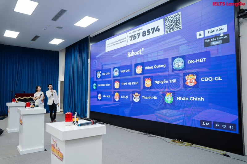 Các đội khởi động với vòng thi Kahoot kiểm tra hiểu biết chung