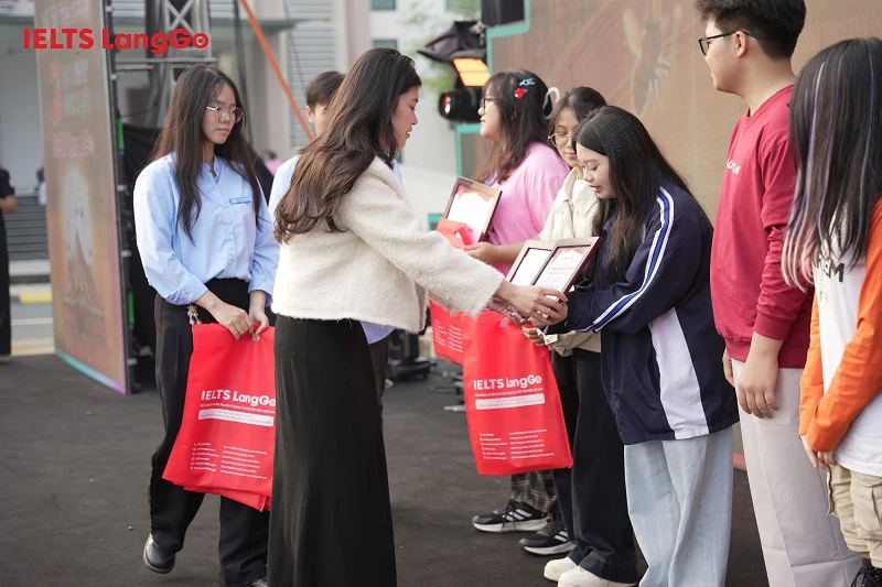 IELTS LangGo trao học bổng cho 10 tân sinh viên có điểm đầu vào cao nhất