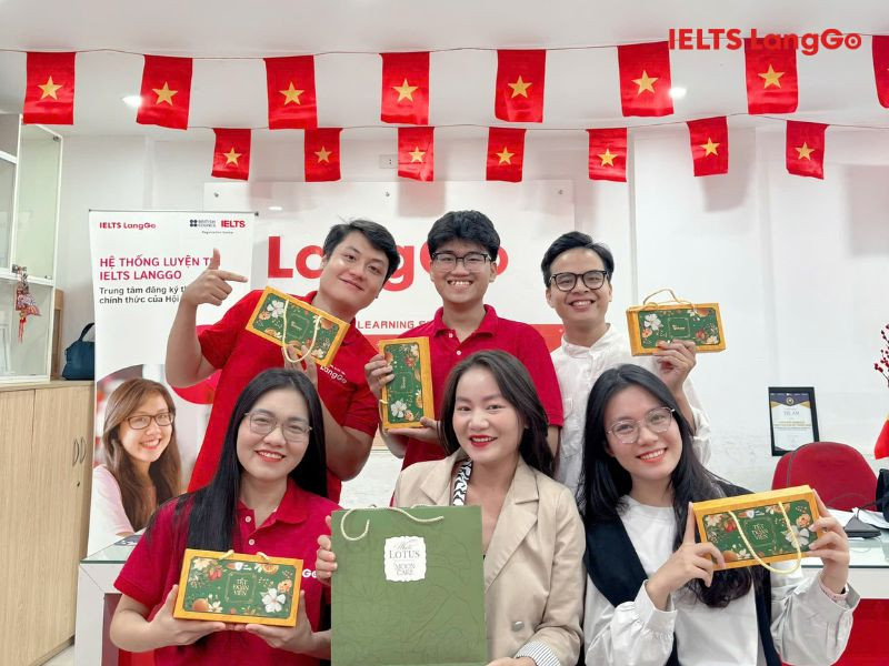 Giảng viên và tư vấn viên tại cơ sở Trường Chinh