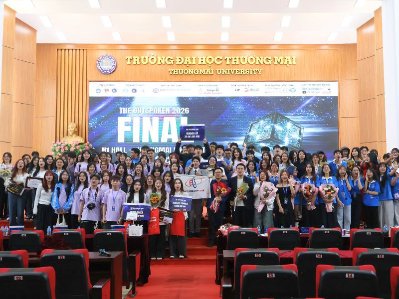 Cuộc thi THE OUTSPOKEN 2026 với đông đảo thí sinh và cổ động viên